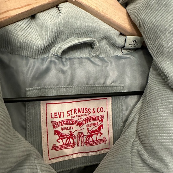 Levi’s Puffy Corduroy Coat - Picture 3 of 4